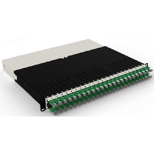 Patchbox PONEX8STPGR patchbox.one/8RU/STP (0,8 m) mit 24 Kassetten, Patchkabel Cat. 6a, U/FTP, PoE, Kabel grün