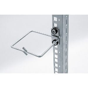 Triton RAX-D1-X88-X3 Triton Kabelrangierbügel, Kabelführung senkrecht, Kabeleinführung vorn, Befestigung seitlich versetzt, B 80 x T 80 mm