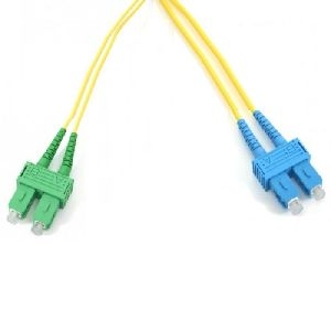 Ekivalan COZ008DADC 1,00 Ekivalan LWL Patchkabel 9/125 µm, Single-Mode OS2-Faser, SC APC 8° Duplex Stecker / SC UPC Duplex Stecker, gelb, 1,0 m APC Sc