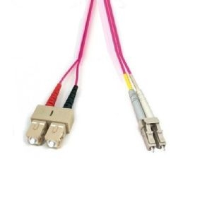 Ekivalan COZOM4DCLC 20,00 Ekivalan LWL Patchkabel 50/125 µm, OM4-Faser, SC Duplex Stecker/LC Duplex Stecker, erikaviolett, 20,0 m UPC Schliff