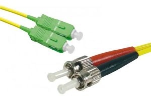 Exertis Connect 392360 LWL Patchkabel Single-Mode OS2-Faser, 9/125 µm, gelb, SC APC 8° Duplex Stecker/ 2 x ST Stecker, 1,0 m