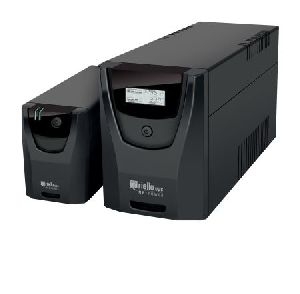 Riello NPW 800 Riello NPW 800 Net Power USV-Anlage, 800 VA / 480 Watt, mit 4 IEC kaltgeräte-Steckdosen, LED-Anzeige und USB-Schnittstelle