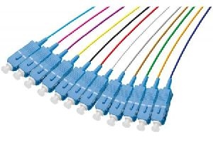 Exertis Connect 391861 LWL Faserpigtails, farbig, 12x Stecker, OM3 Multimode, SC/UPC, 2,0 m