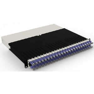 Patchbox PONEX8STPVI patchbox.one/8RU/STP (0,8 m) mit 24 Kassetten, Patchkabel Cat. 6a, U/FTP, PoE, Kabel violett
