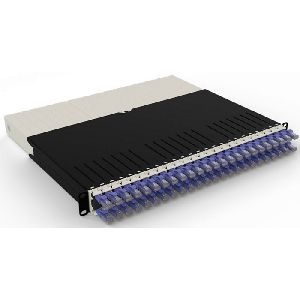 Patchbox PONEX8UTPVI patchbox.one/8RU/UTP (0,8 m) mit 24 Kassetten, Patchkabel Cat. 6a, U/UTP, PoE++, Kabel violett
